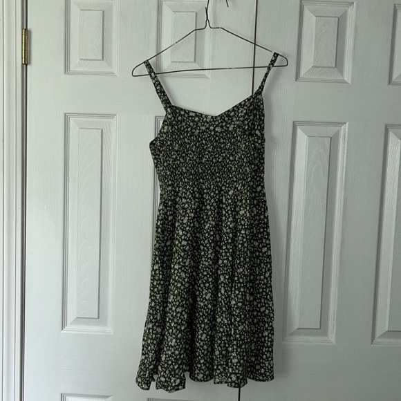 Old Navy Women's green and white floral dress - Picture 2 of 4